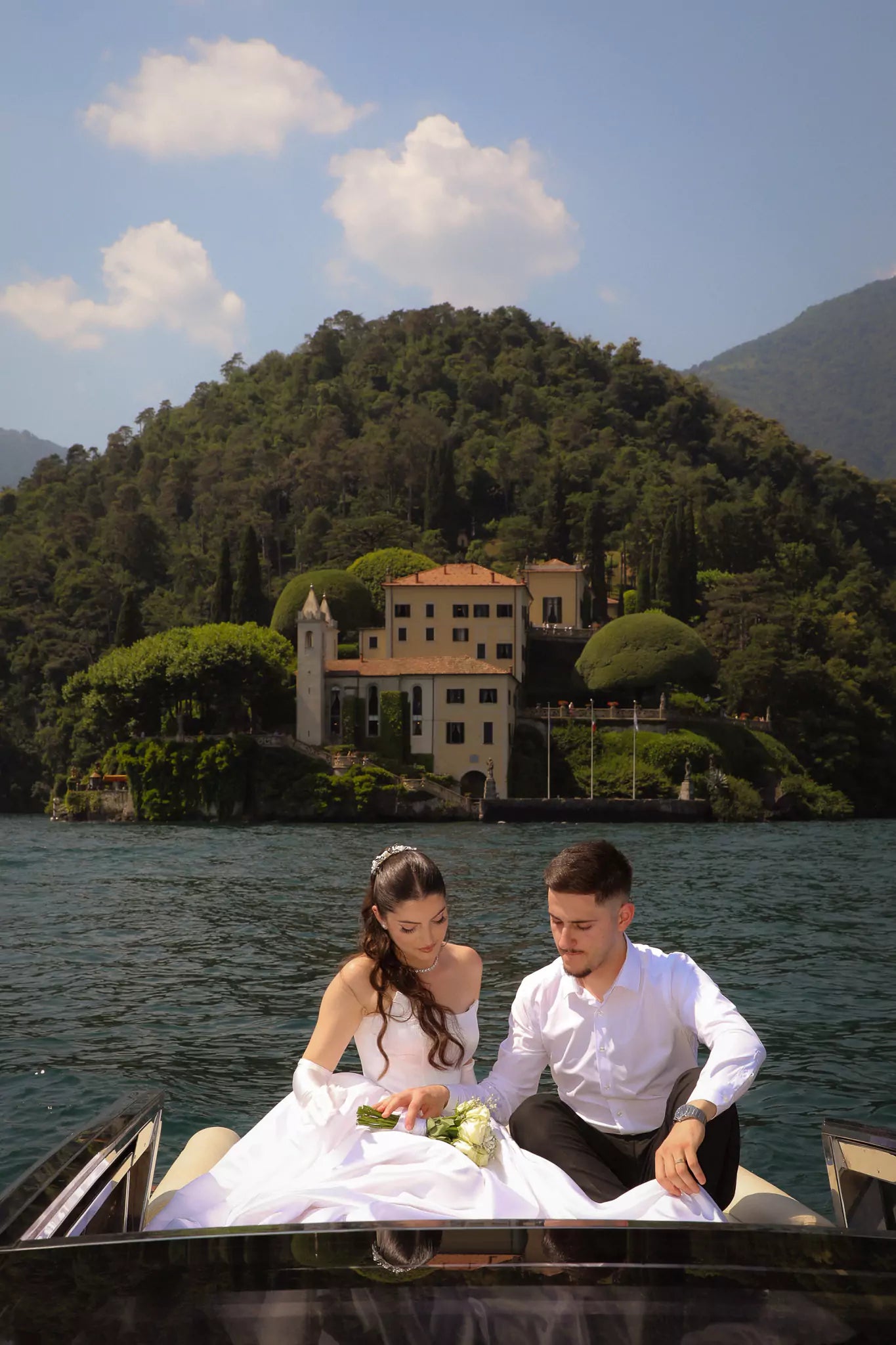 Bride and groom arriving by boat at Villa del Balbianello for their Lake Como wedding