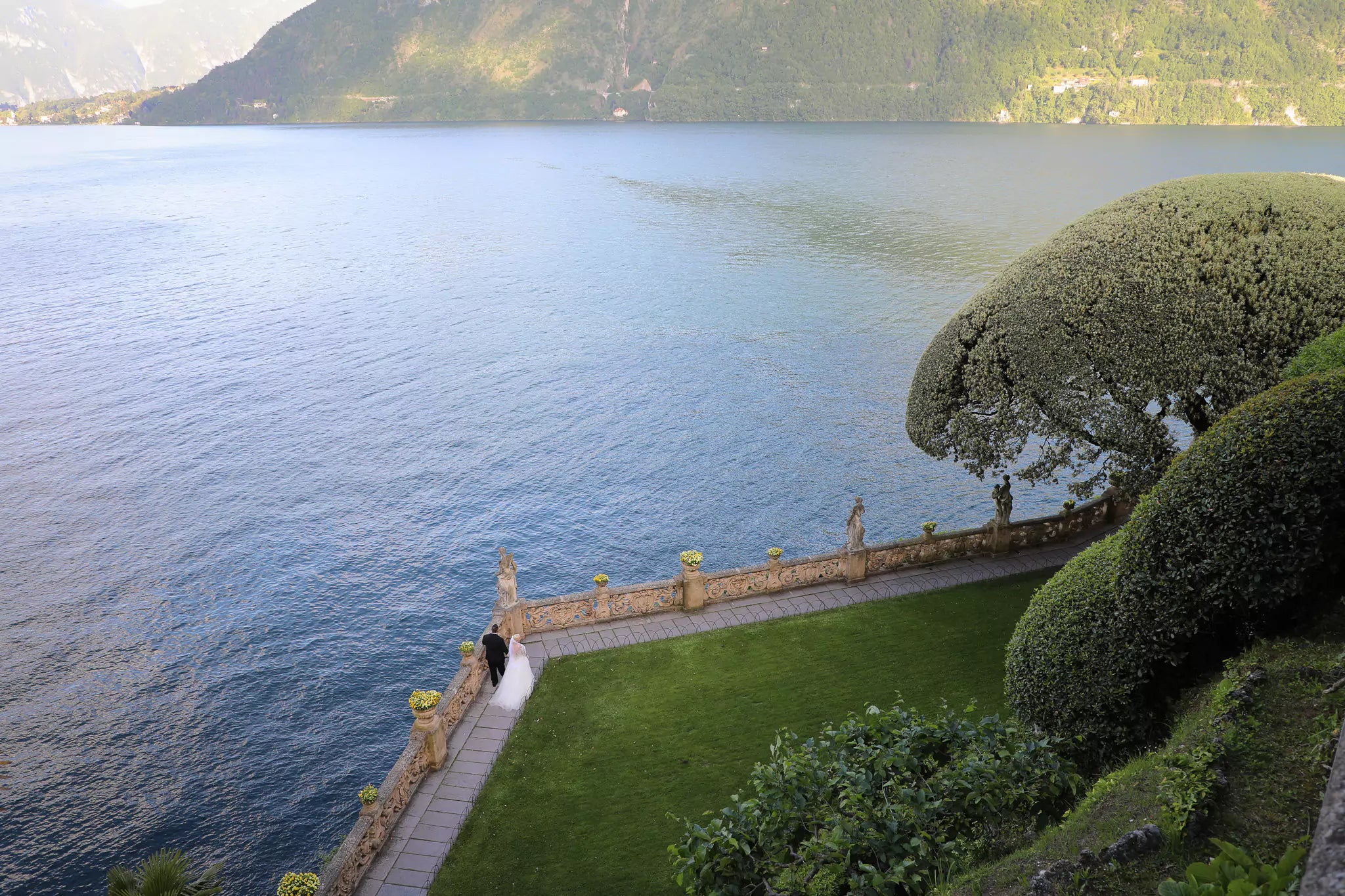 Candid wedding moment in Tremezzo, Lake Como – elegant storytelling by Nadia Fraqair